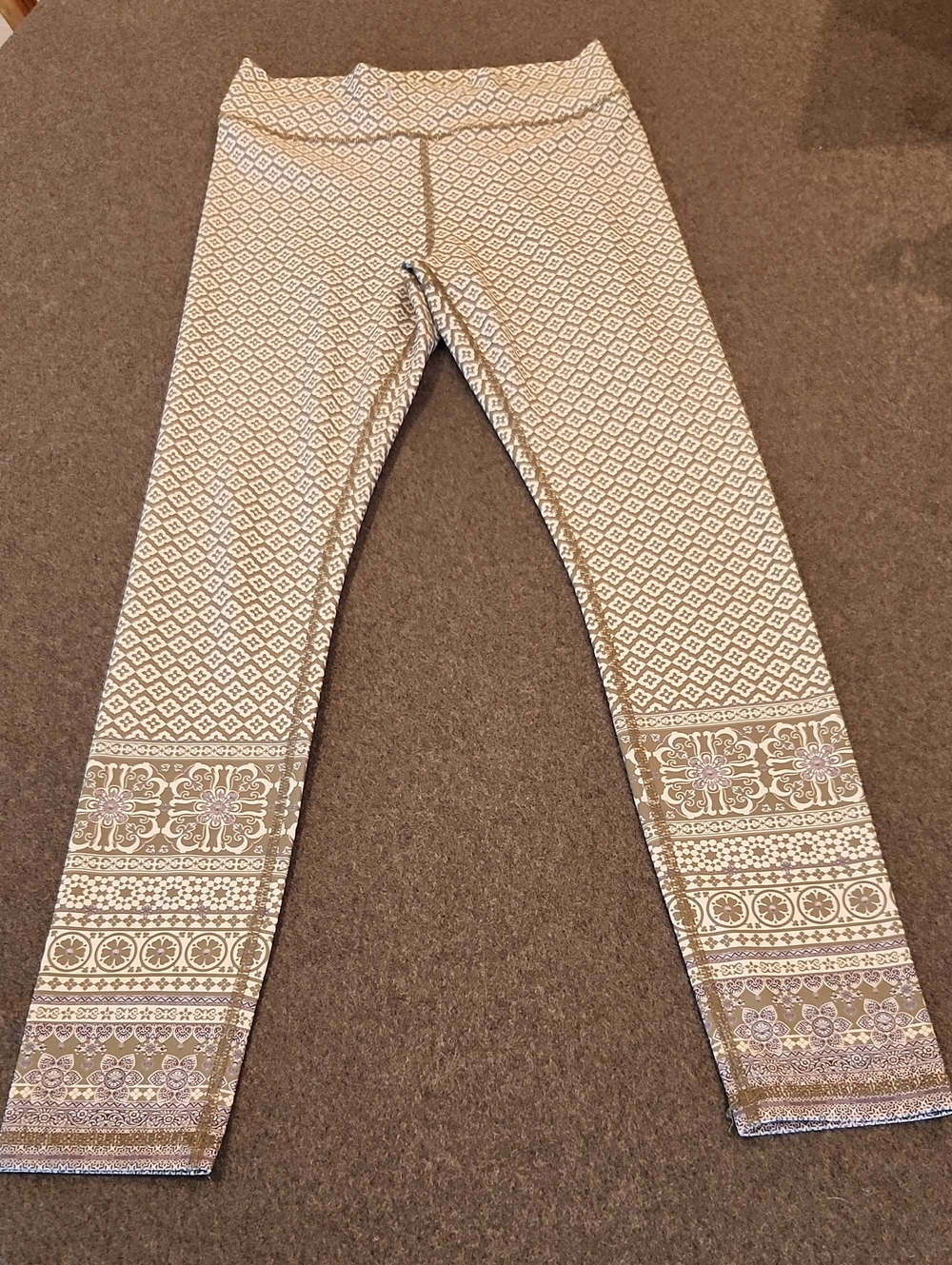 White Fox Active Women's  All Over Geometric Print Olive Green Leggings Size XS